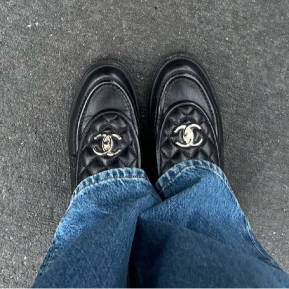 CHANEL 2020 Interlocking CC Logo Loafers